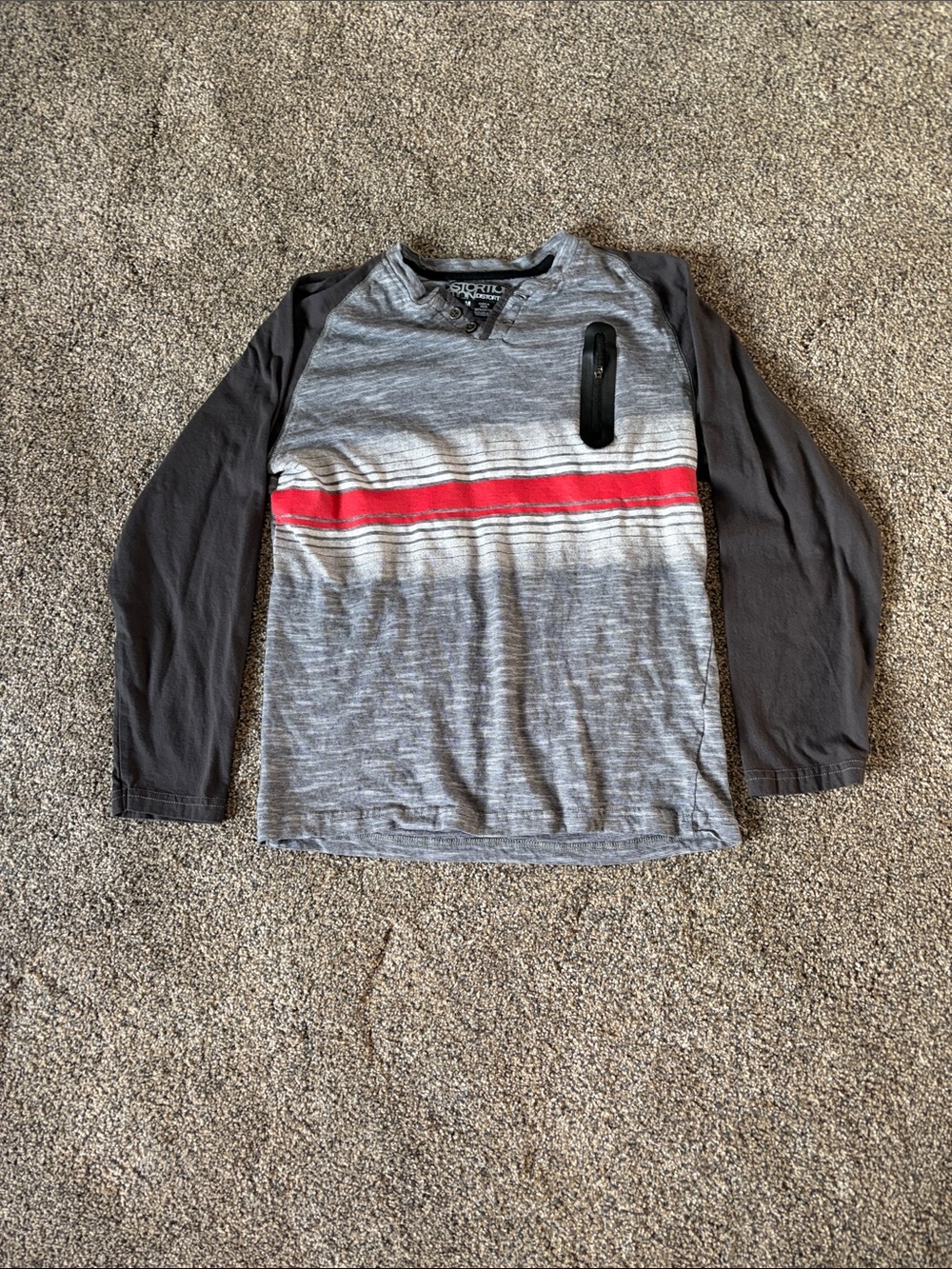 Boys Distortion Long Sleeve Raglan Tee in Gray with Red Stripe Size M 10/12